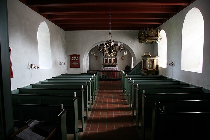 Nølev Kirke, kirkerummet